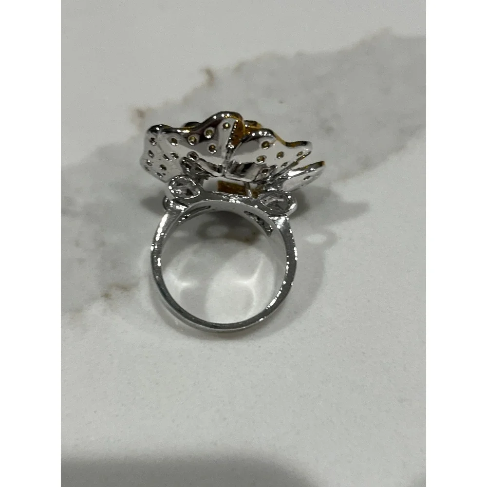 N/A glimmering gold